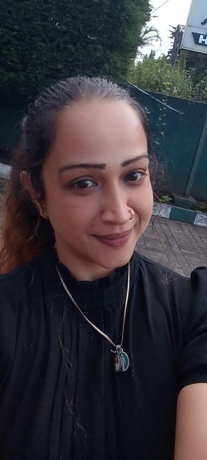 Hashini perera, local tour guide in Sri Lanka